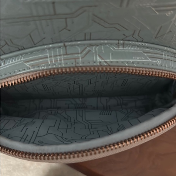 Star Wars Galaxy’s Edge Rose Gold R2-D2 Loungefly - Picture 6 of 6